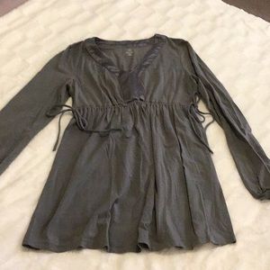 Gap M maternity top